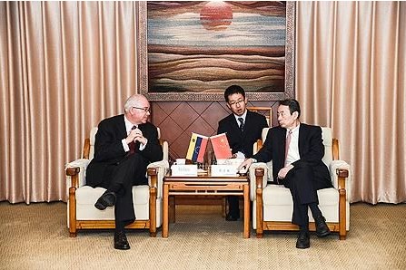 中国与委内瑞拉签署石油合作协议