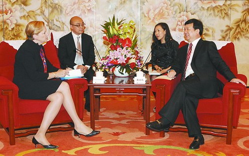 廖永远会见杜邦公司董事长兼首席执行官柯爱伦女士