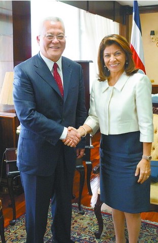 周吉平拜会哥总统钦奇利亚